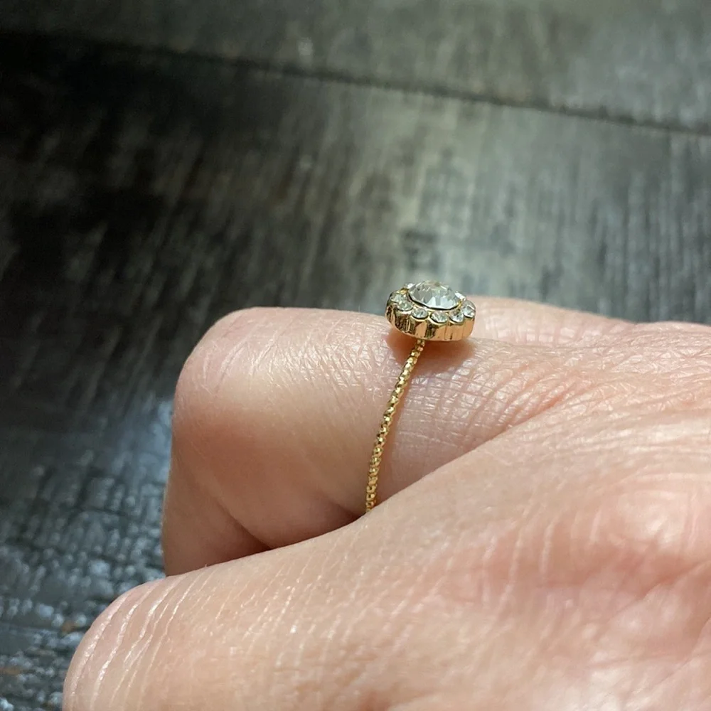 NWOT Size 7.5 Gold Halo Crystal Flower Ring - Women's Jewelry!